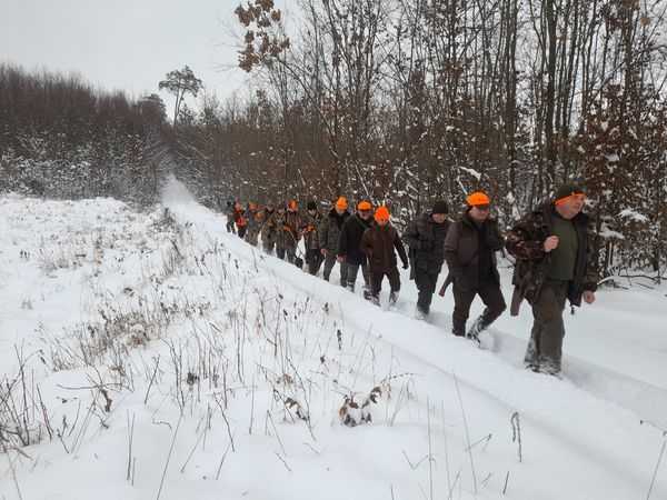 O B W I E S Z C Z E N I E w sprawie terminu i miejsca polowań zbiorowych